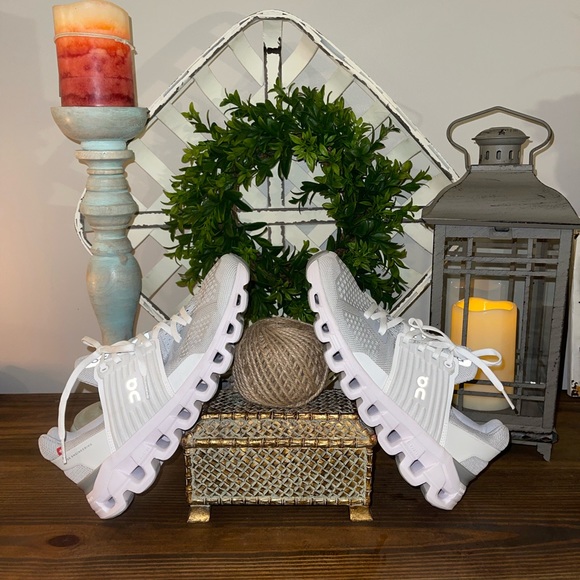 ON CLOUDSWIFT *New* SOLD - Picture 3 of 6